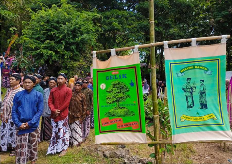 Pemuda di Gunungkidul Perbaiki Telaga yang Rusak Pakai Kotoran Sapi 2 Pemuda di Gunungkidul Perbaiki Telaga yang Rusak Pakai Kotoran Sapi