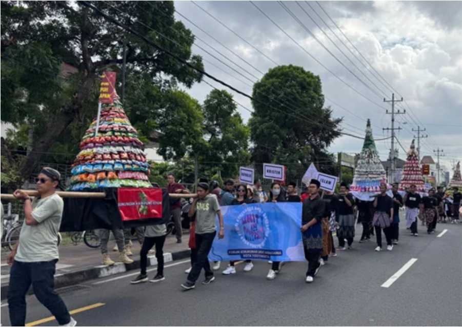 Kirab Gunungan Undhuh Undhuh 2025 di Jogja