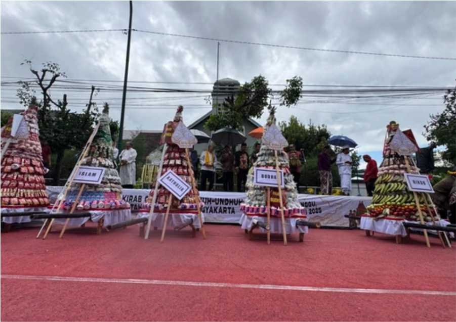 Kirab Gunungan Undhuh Undhuh 2025 di Jogja
