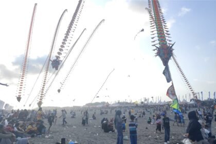 Jogja International Kite Festival di Pantai Parangkusumo