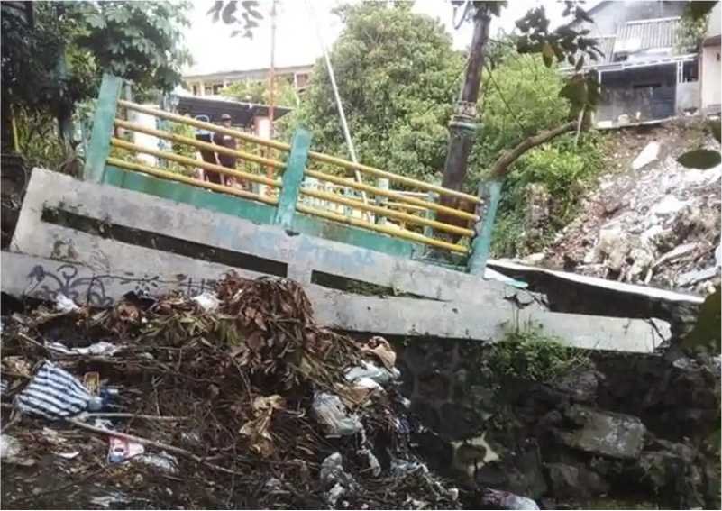 Talut Sungai Gajah Wong di Baciro Yogyakarta Ambrol Dampak Hujan Deras