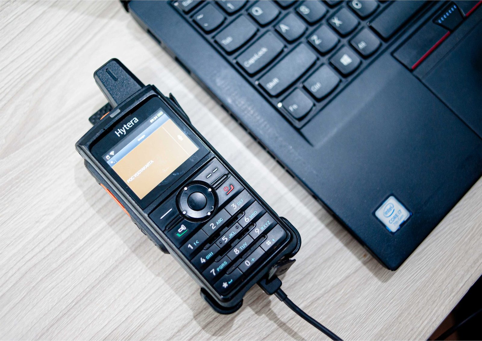 Komunikasi Cepat dan Stabil untuk Operasional Lapangan - Solusi Radio Communication (HT) untuk Operasional Perusahaan